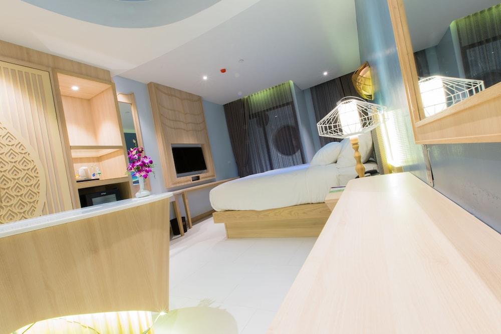 Hotel Beyond Patong Exterior foto